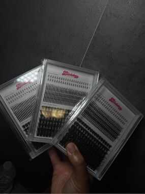Black Individual Lash Clusters - Natural Volume (Black)